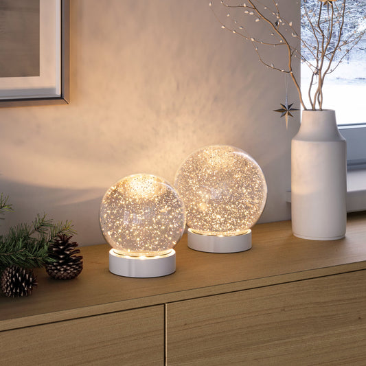 LED-Schneekugel "Glamor Bauble" – 13 cm